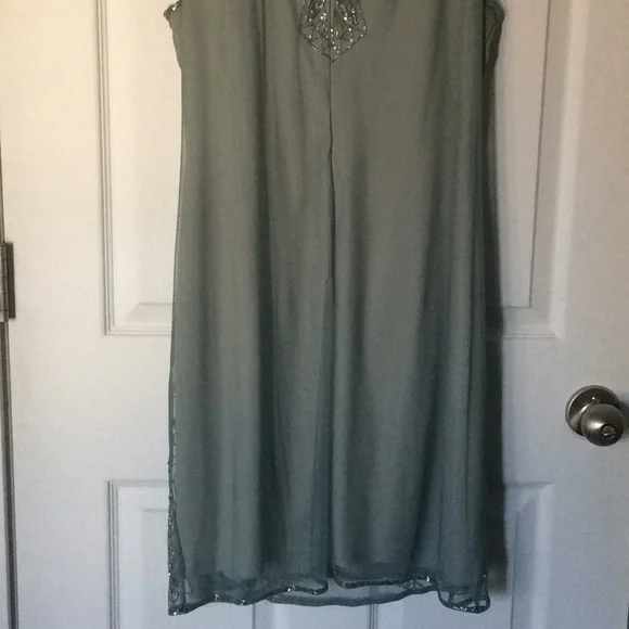 Dazzling Dress - Picture 6 of 6